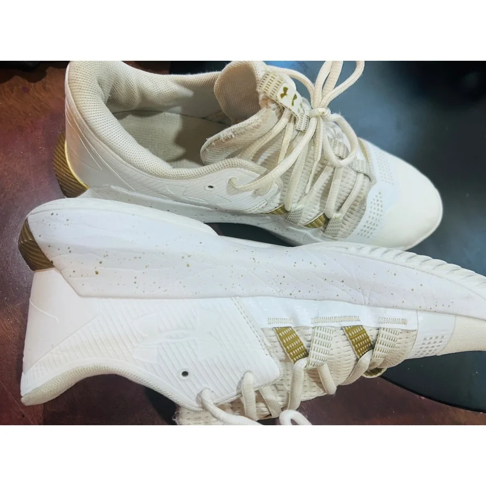 Under Armour HOVR Block City Women Size 8 White Gold Good Basketball Shoes
